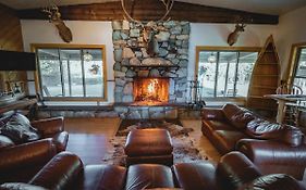 Boulder Lake Lodge